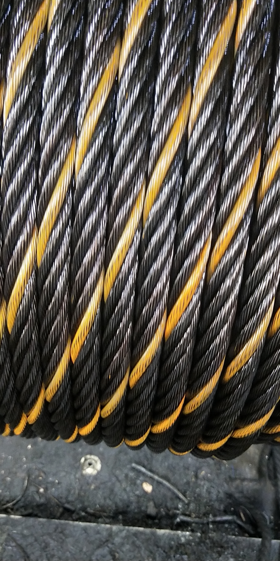 Câble métallique à brins jaunes 6x36ws